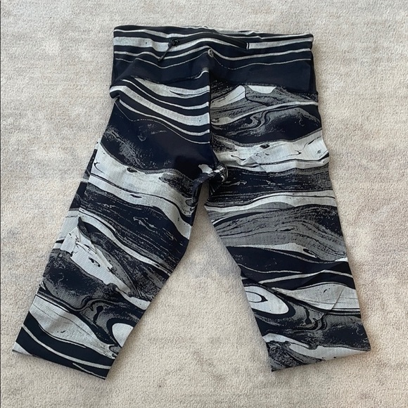 Lululemon leggings nulux fabric - Picture 3 of 4